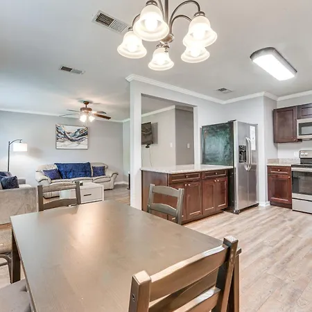 Baton Rouge Home With Yard About 14 Mi To Downtown!
